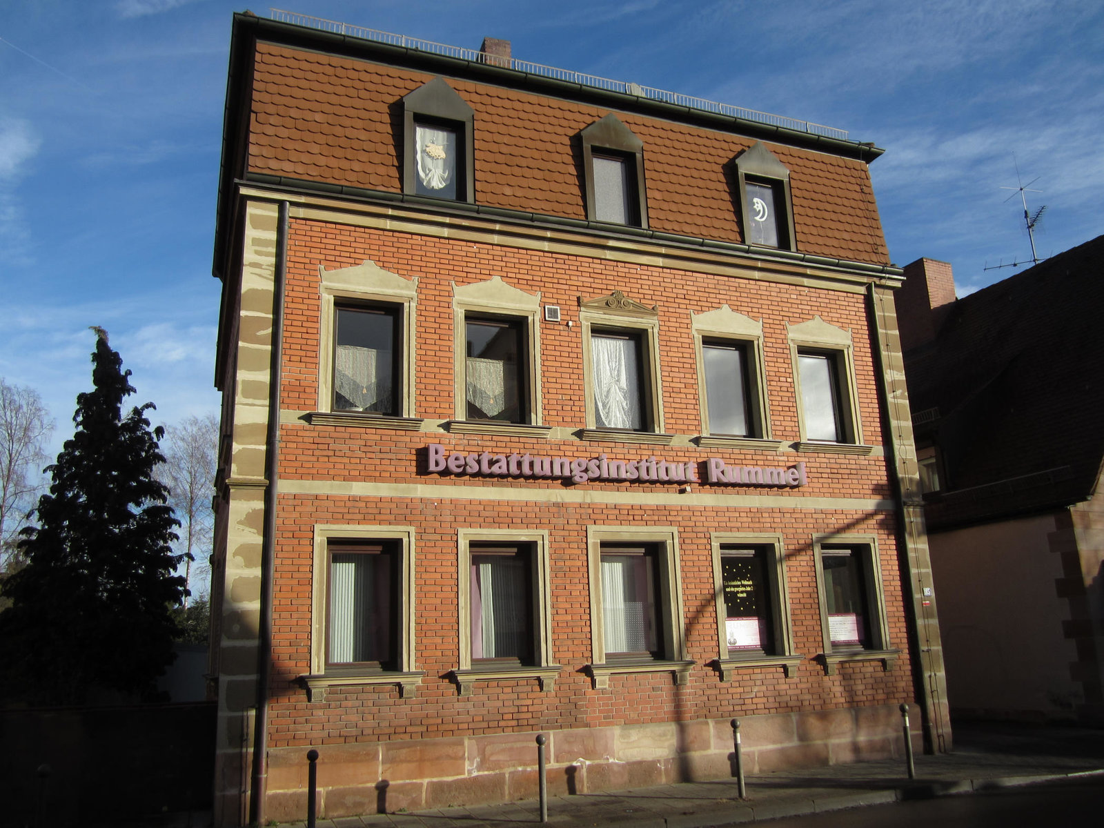 Außenansicht Bestattungsinstitut Rummel